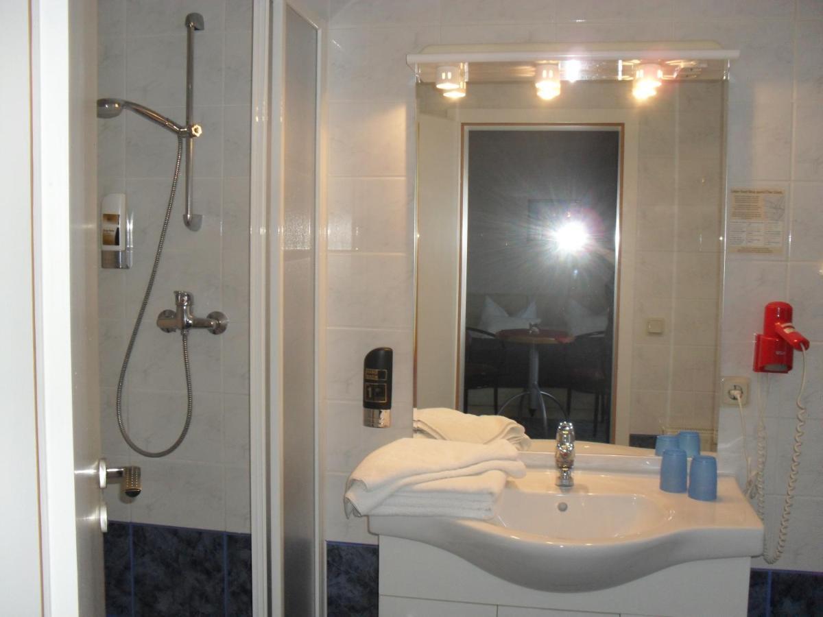 Hotel-Pension Zur Mole Wiek auf Rügen المظهر الخارجي الصورة